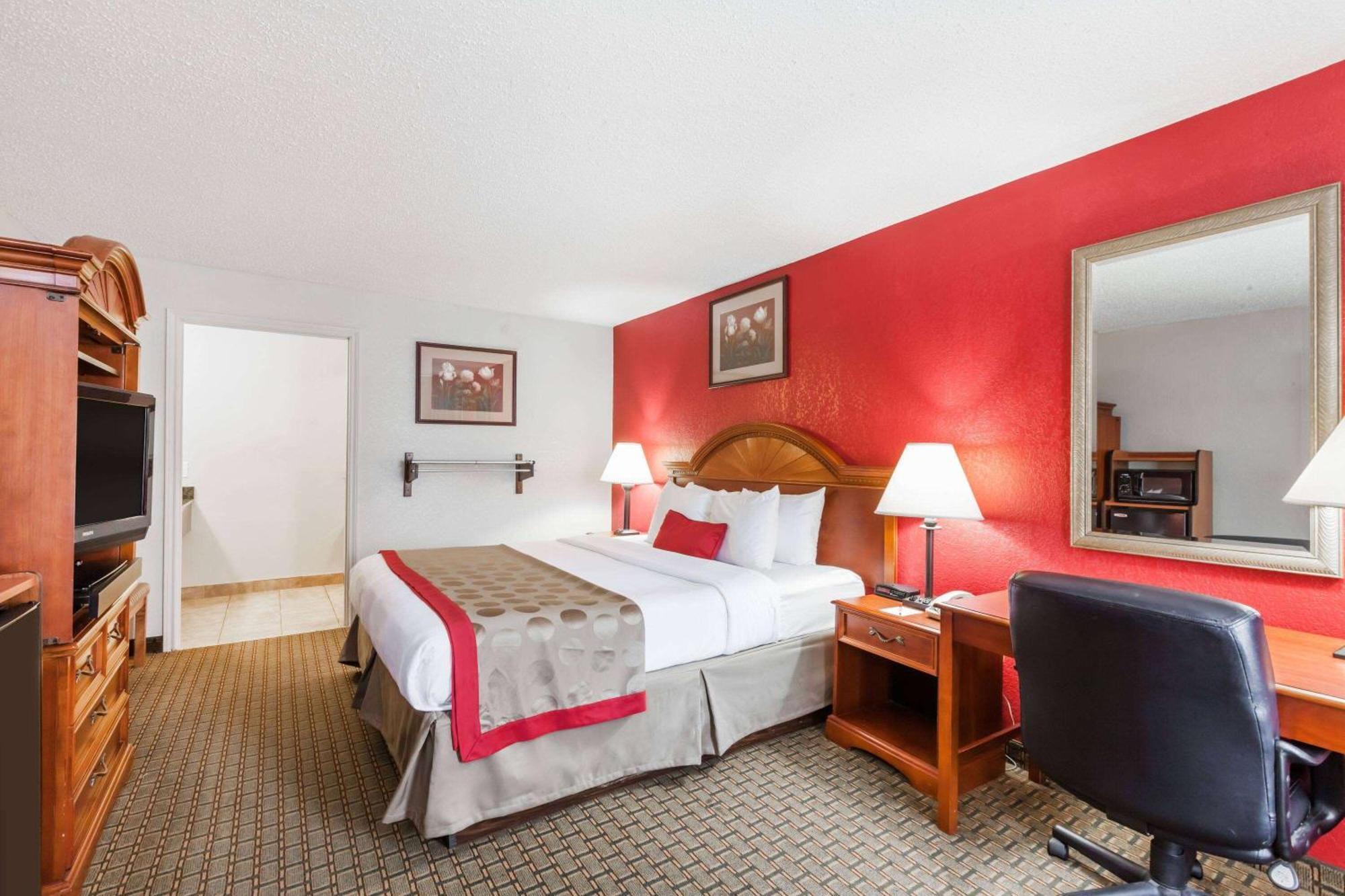 Ramada By Wyndham New Iberia Hotell Exteriör bild